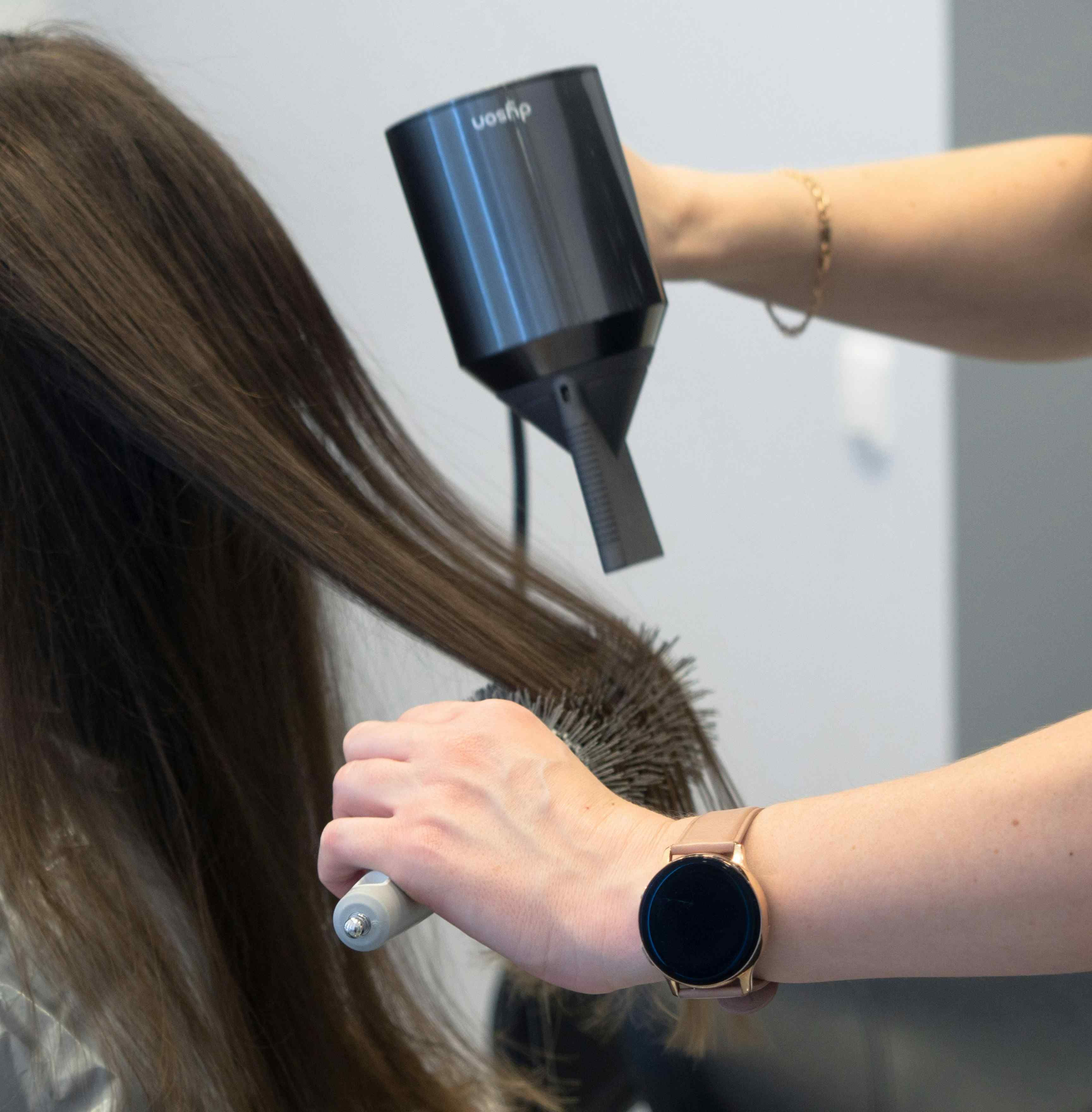 Brushing Space Hair Paris