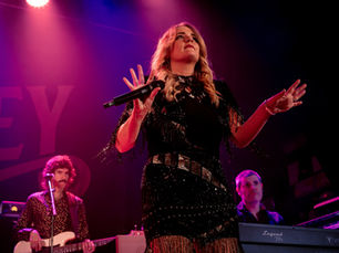 Elles Bailey live review: Elles Bailey Kicks Off the Can’t Take My Story Away Tour in Style