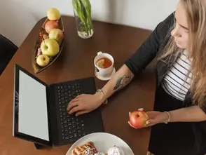 A Ciência do Bem-Estar: Como Frutas Influenciam o Humor no Trabalho
