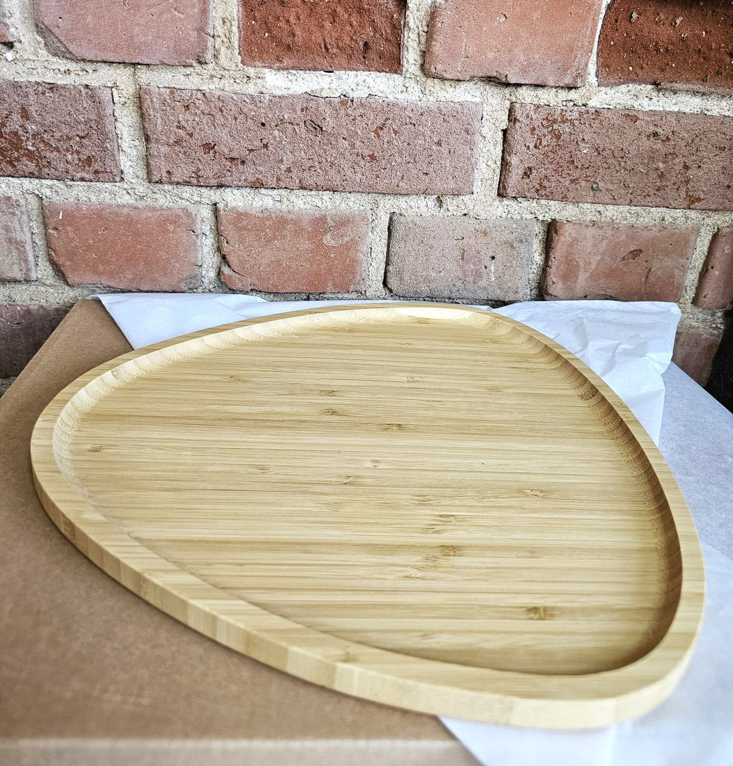 מגש במבוק משולש