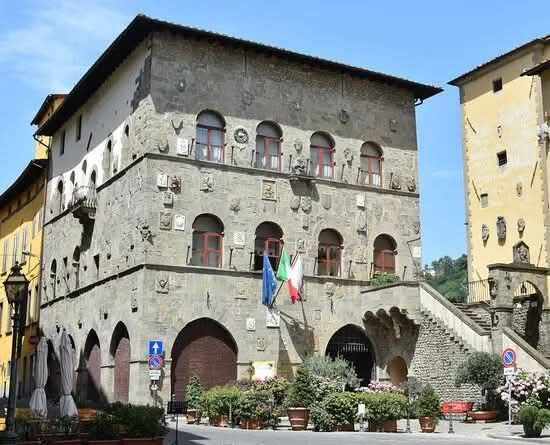 Il palazzo pretorio, sede del Comune di Pescia