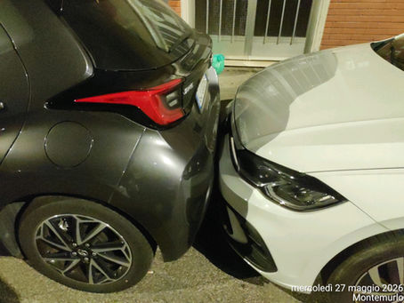 OSTE, PIAZZA AMENDOLA: NEOPATENTATO ALLA GUIDA IN STATO DI EBBREZZA DANNEGGIA TRE AUTO IN SOSTA