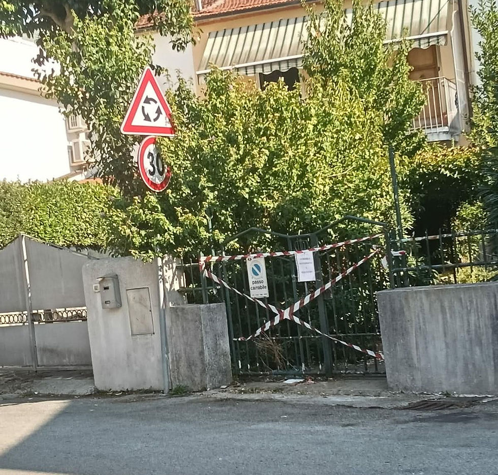 I sigilli posti al cancello della abitazione di Cerretini