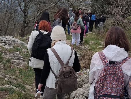 VERSO IL FILM SU CURZIO MALAPARTE: AL MAUSOLEO UNA GIORNATA CON GLI STUDENTI DELLA SCUOLA MAZZONI