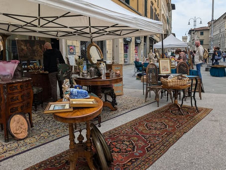 PISTOIA, IN CENTRO TORNA LA FIERA DELL' ANTIQUARIATO