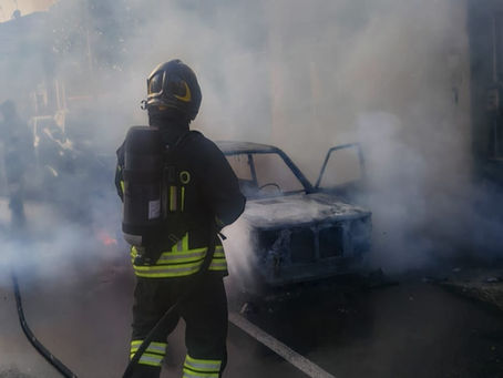 AUTO IN FIAMME A COIANO, INTERVENTO RAPIDO DEI VIGILI DEL FUOCO DI MONTEMURLO