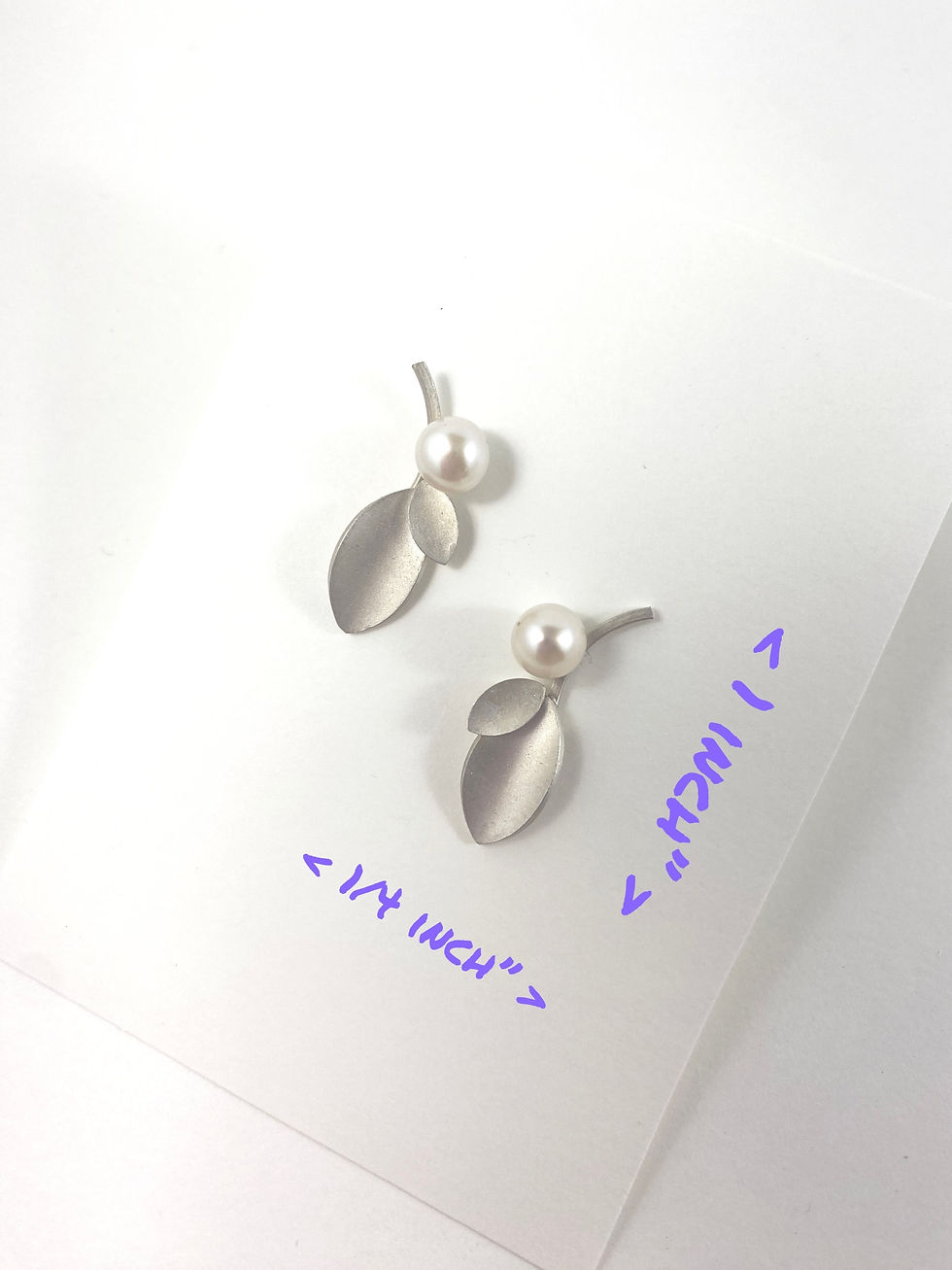 Thumbnail: Silver Leaves with Pearls - post earrings 