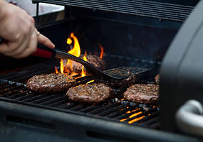 Hamburgers in Grill