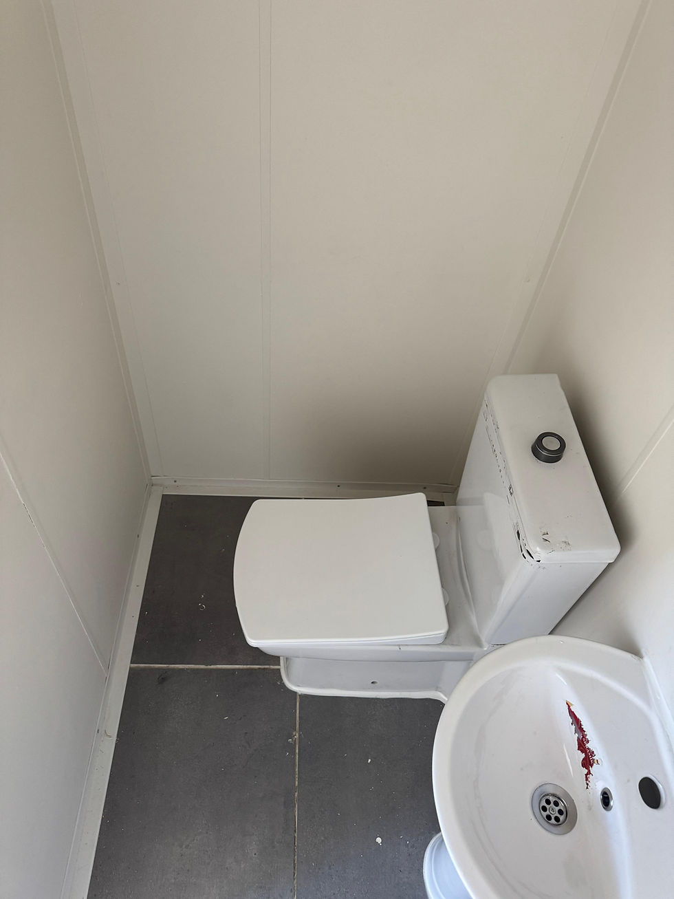 Küçük resim: Taşınabilir güvenlik kabini – Pergole kaplama dış cephe, hızlı montaj ve fonksiyonel kullanım avantajı.