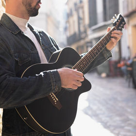 How to Play Blues Guitar lessons – The Essential Guide for Beginners in Singapore
