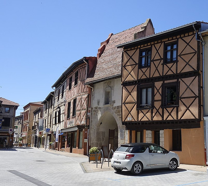 1280px-Place_de_la_paix_à_Saint-Rambert.jpg