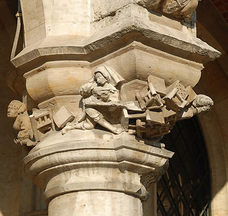 1280px-Maison_de_l'Estrapade_-_Chapiteau_01.jpg