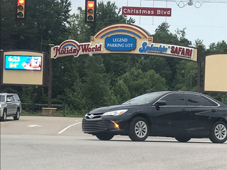A Caddyshack Adventure At Holiday World's Holiwood Nights!