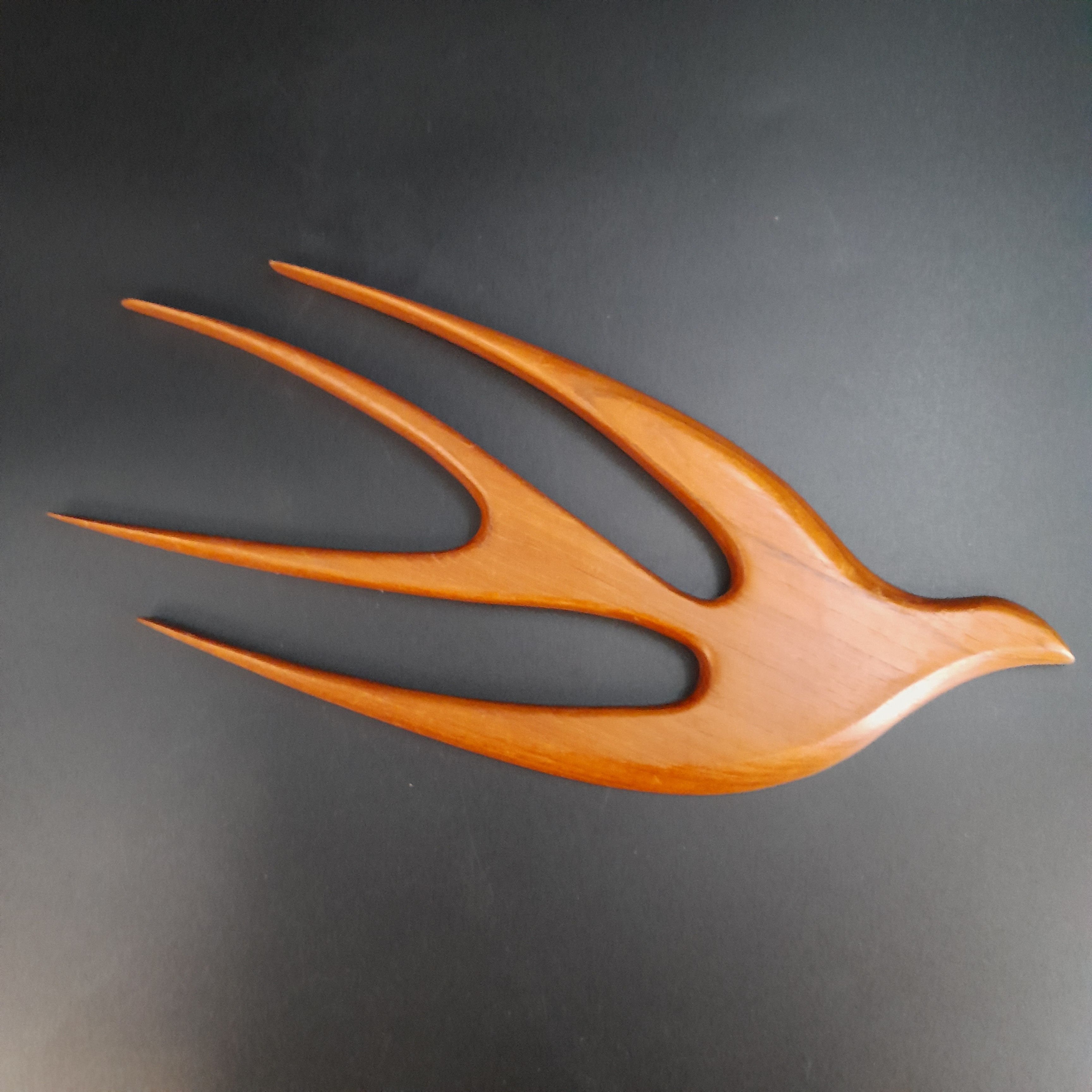 Vægdekoration af teakfugl