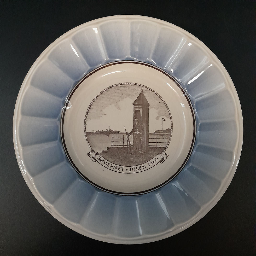 Søværnets Juleplatte 1960 af Aluminia