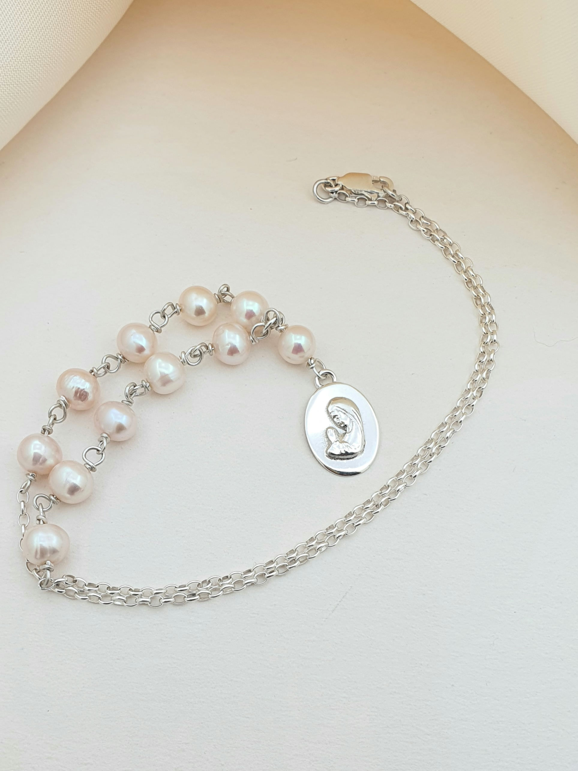 Hope, Esperanza, Denario gargantilla