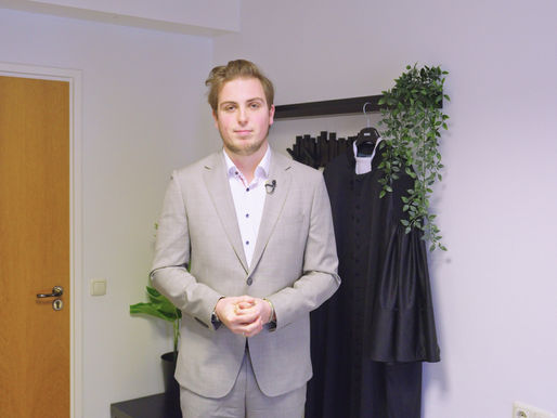 Een bijzonder curator, bijzonder handig?