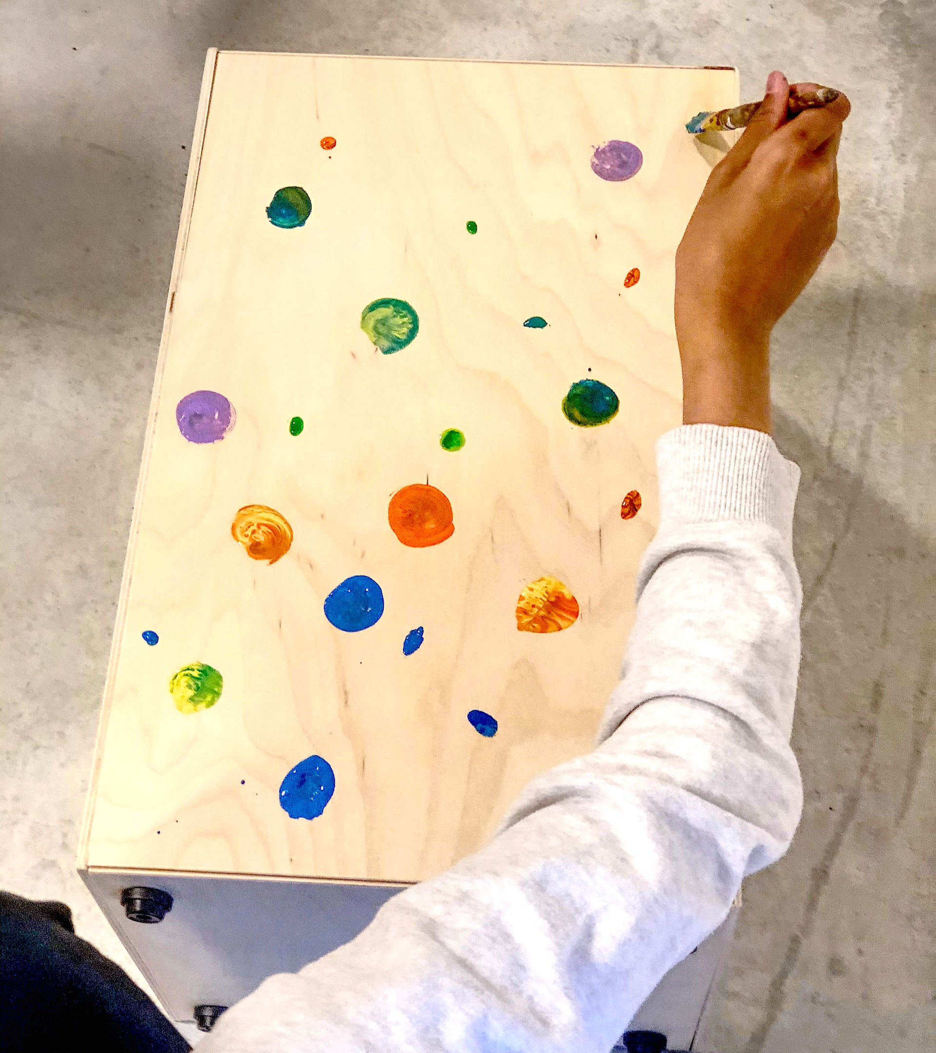 Cajon mit bunt bemalen