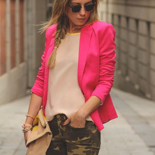 Como combinar un blazer fucsia