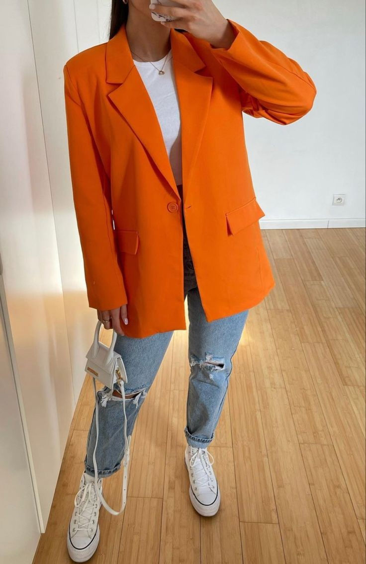 Outfits con blazer naranja