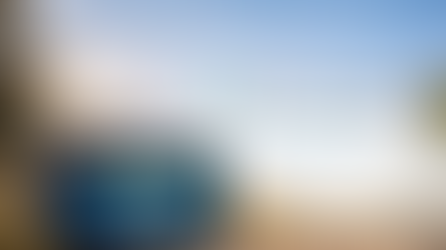 Teardrop Caravan bij zonsondergang met buitenkeuken en off-grid sfeer, waarbij lithiumstroom comfort geeft in een compacte mini caravan setting.