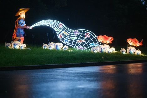 a sculpture of a fishing net with a fish in it