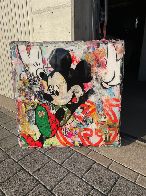 Mickey - Landing to the Moon