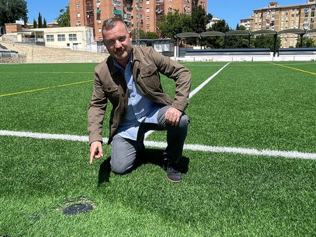 PSOE denuncia los problemas derivados de la avería desde hace meses del riego del campo de fútbol Sebastián Barajas y advierte de que con el PP y JM+ vuelve el abandono de las instalaciones deportivas