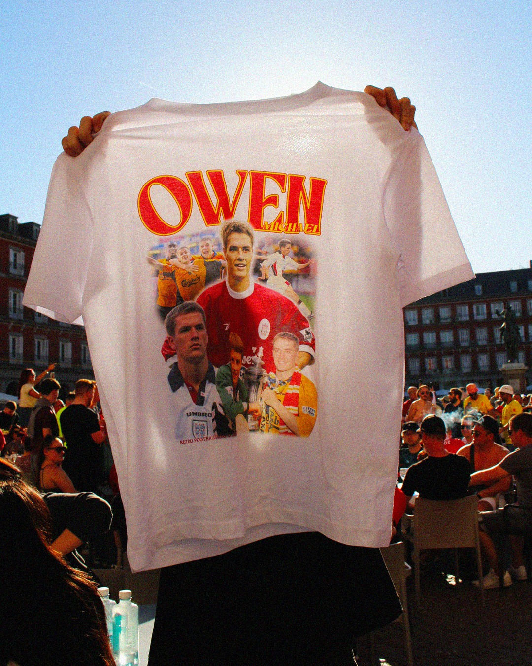 Model Owen white T-shirt