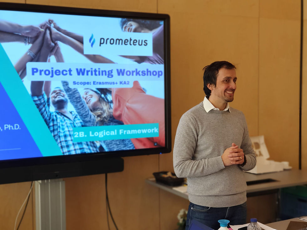 Gustavo trains VUB staff in Erasmus+ Project Writing Workshop  