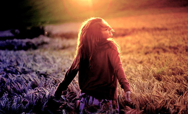 happy-girl-in-field-1440x900-418.jpg