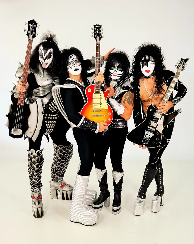 Kissed Showbizz 2.webp