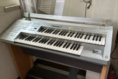 贈予中古電子琴!