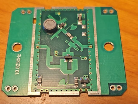 90_10Ghz Signal_Source.          ZS6RVC and  ZS6JON EME Project. March 2025.