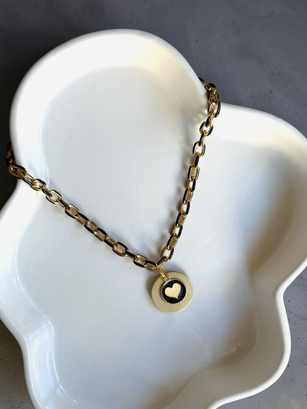 Miniatura: Collana girocollo in acciaio dorato e ciondolo cuore