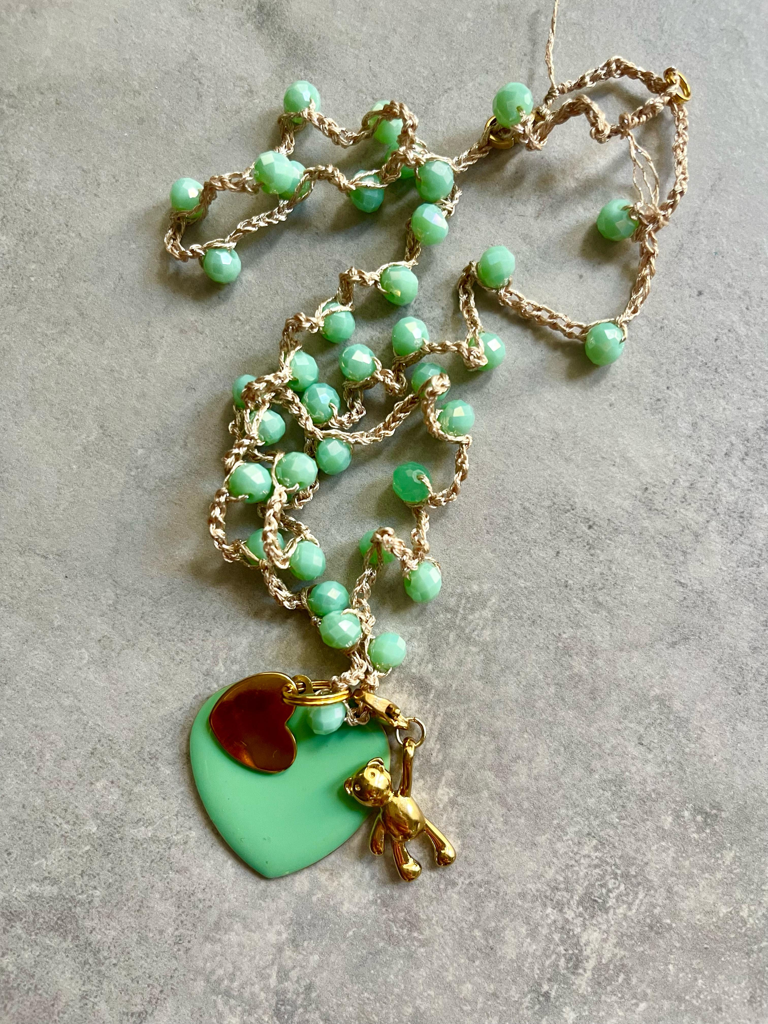 Collana lunga in pietre chips e cuore