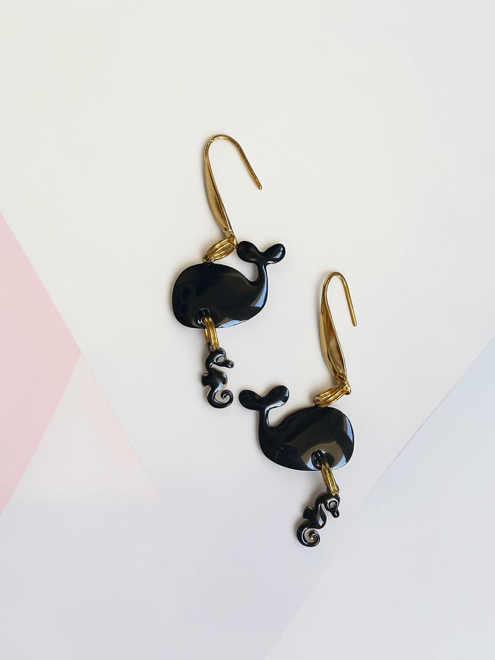 Miniatura: Orecchino con ciondolo nero smaltato