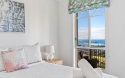 alt-text Holiday home cleaners near me