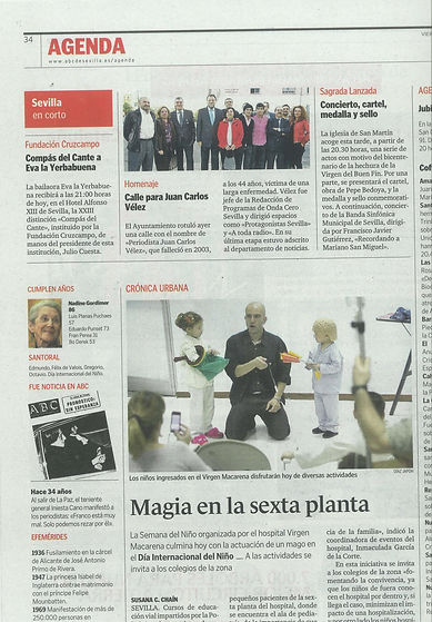 Recorte del ABC tras actuación de magia solidaria