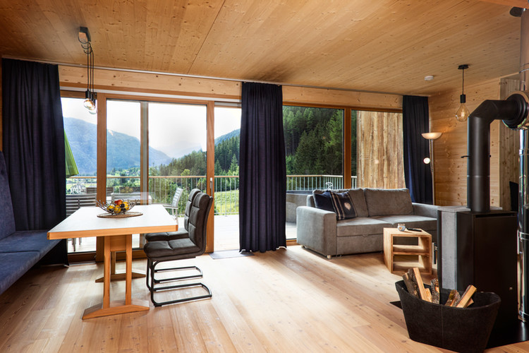 hochoben_chalets_1_Copyright_qSTALL Werbemanufaktur GmbH.jpg