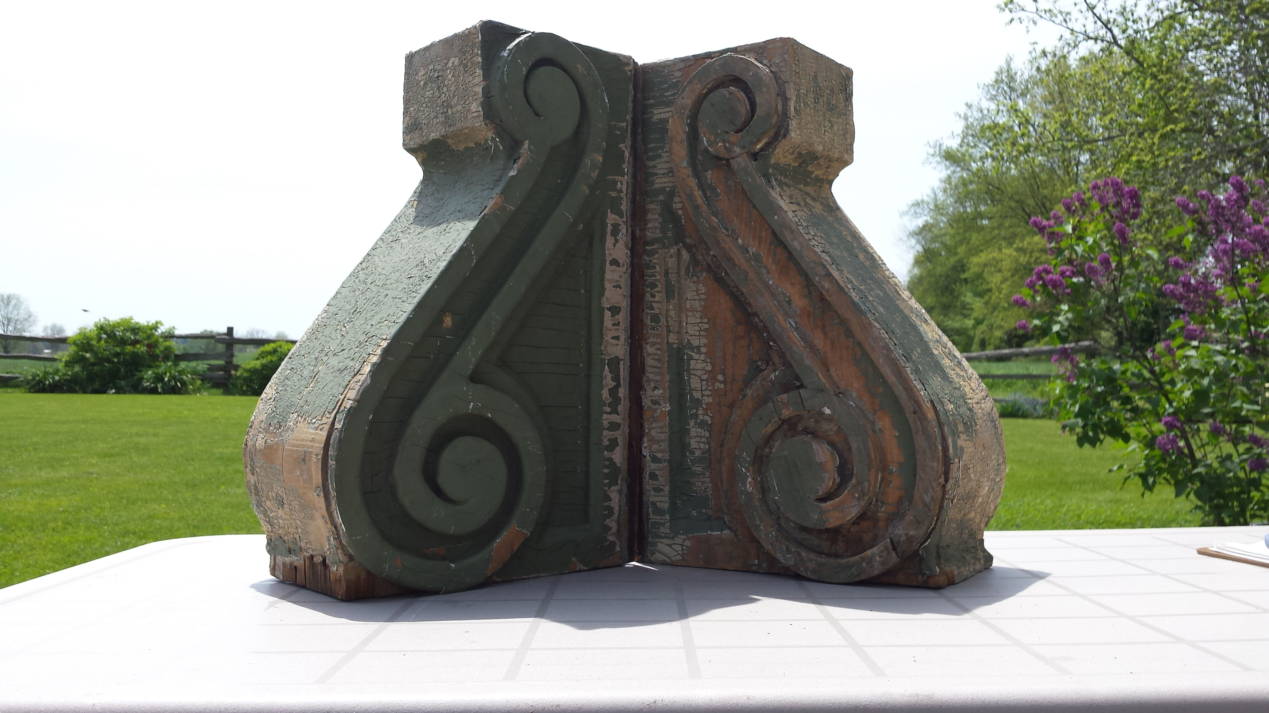 thick green scroll corbel