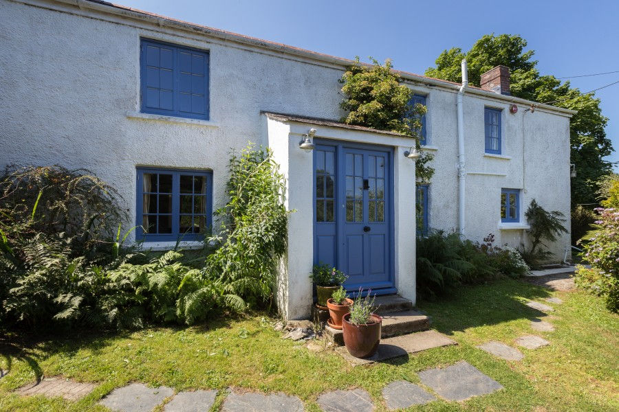 hillside-cottage-entrance