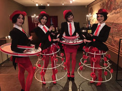 Champagne & plateau girls