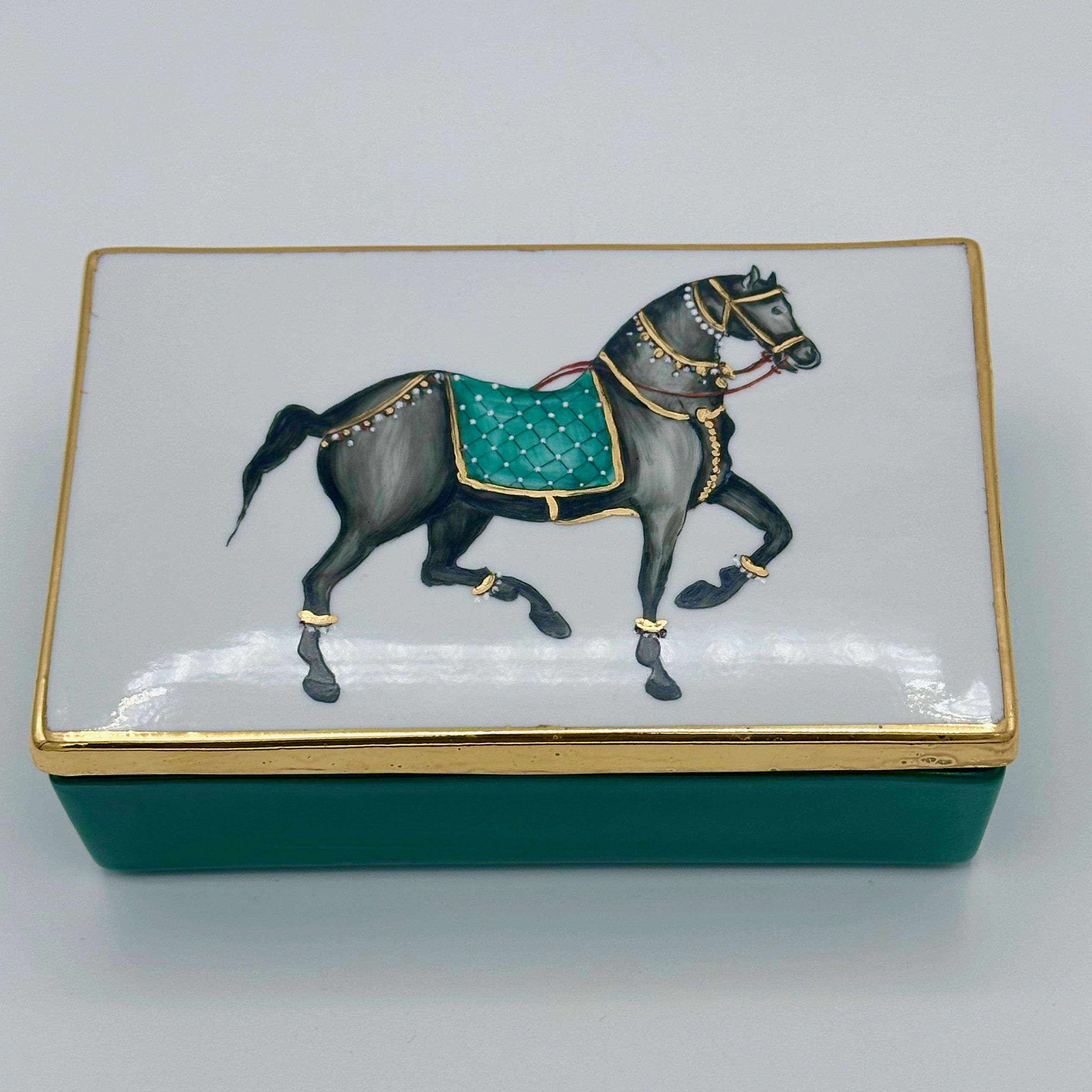 Shabdeez horse Box with 24 karat gold