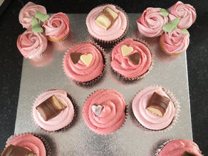 Baking: chocolate cupcakes & mini vanilla cupcakes