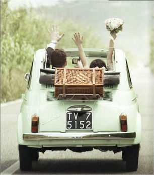 Lune de miel en voiture vintage