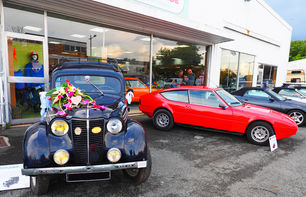 Relations publiques originales et conviviales en voiture vintage