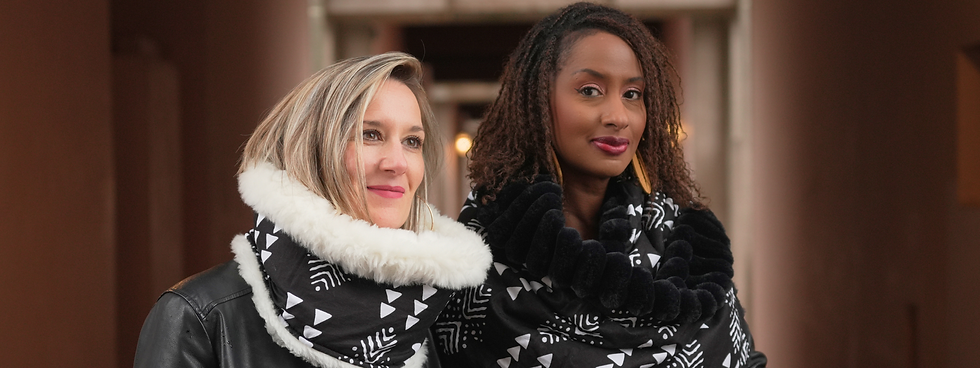 Snood et étole Tribal portés par deux femmes