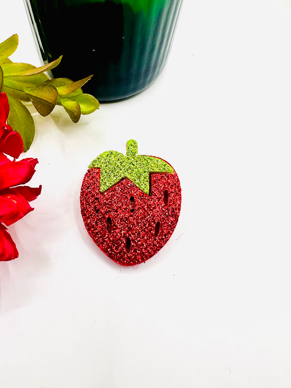 Miniature : Broche fraise pailleté