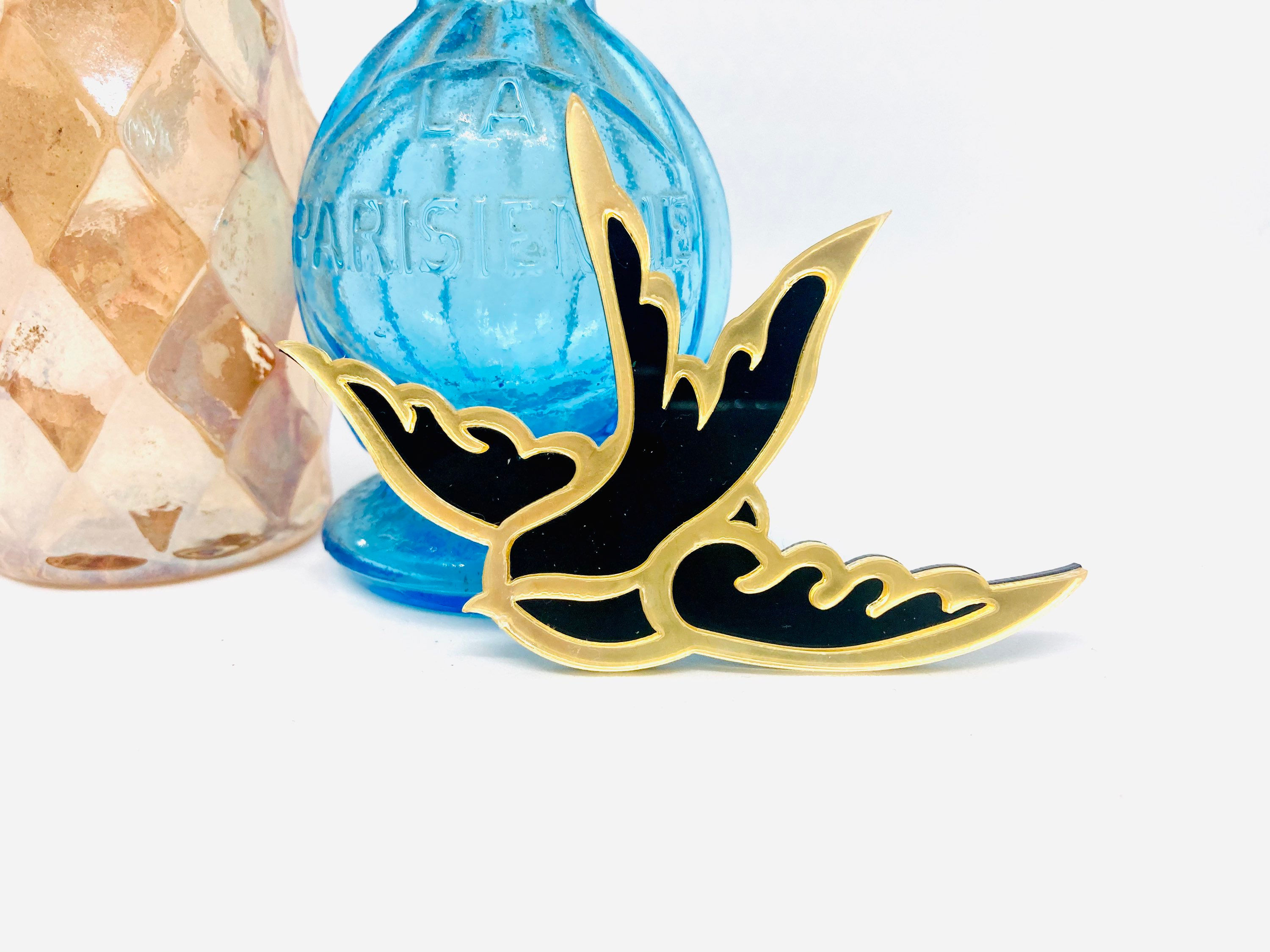 Grande broche hirondelle noire et dorée